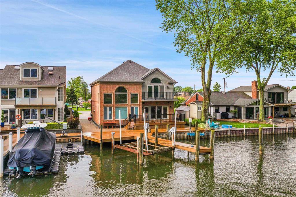 Harrison Twp, MI 48045,37701 huron pointe Drive