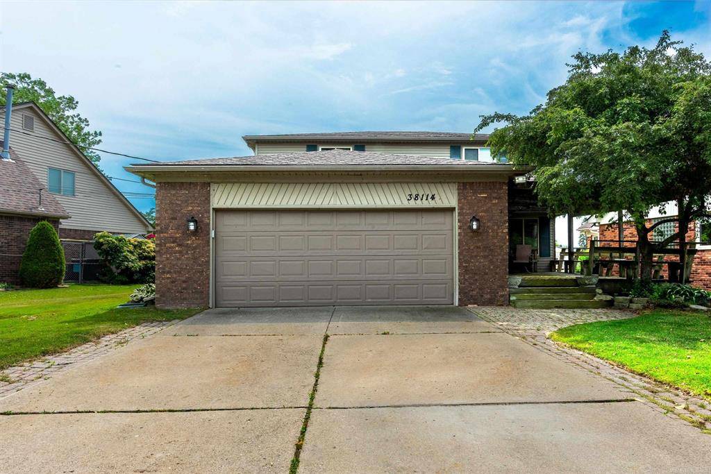 Harrison Twp, MI 48045,38114 Huron Pointe Drive