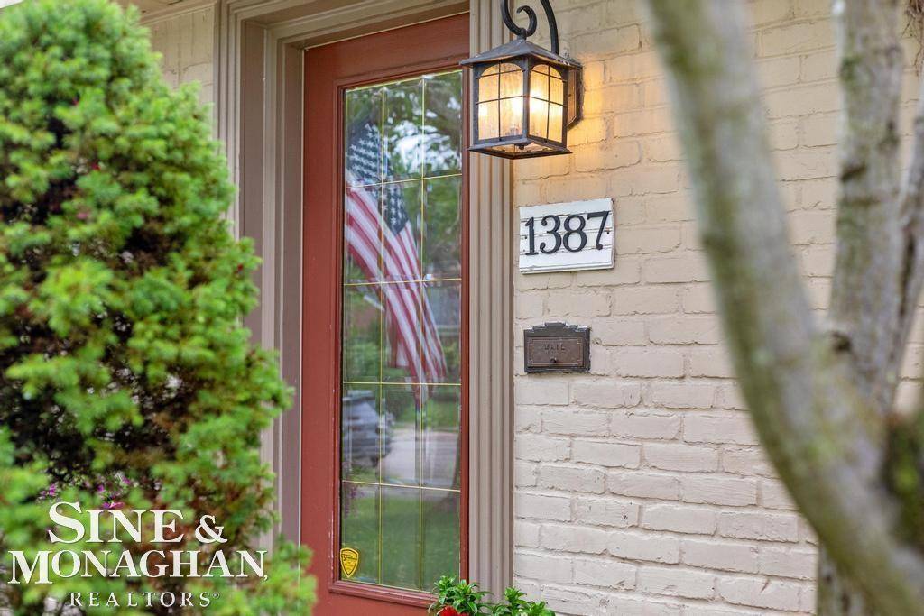Grosse Pointe Woods, MI 48236,1387 Torrey Road