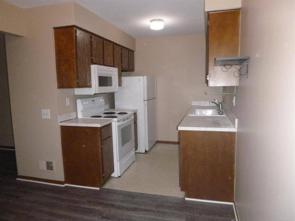St. Clair Shores, MI 48082,32608 Harper Avenue