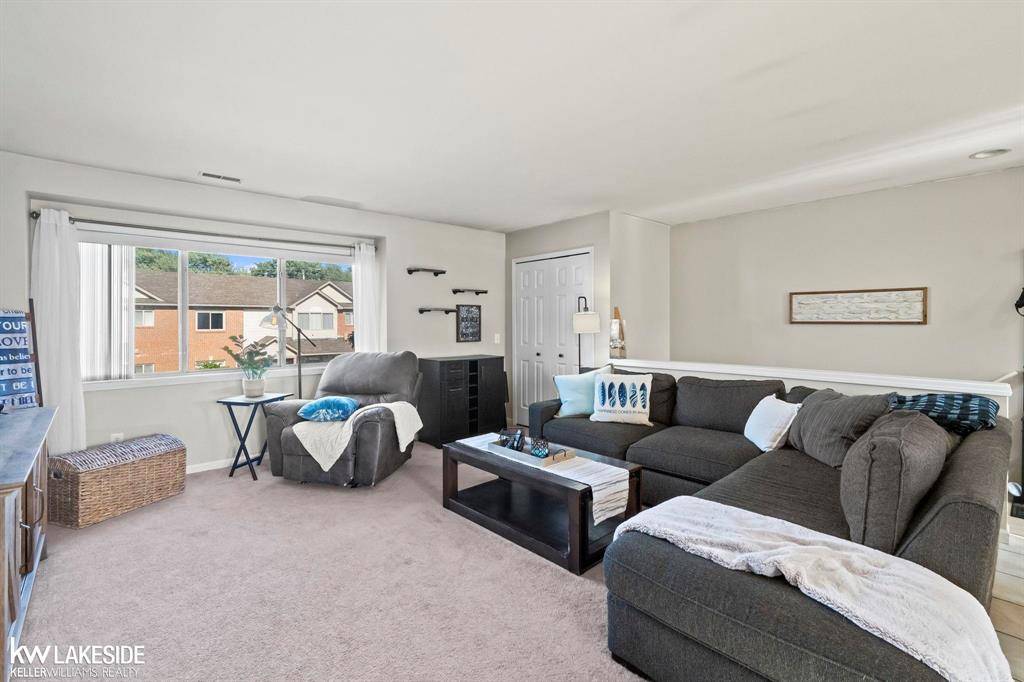 Roseville, MI 48066,21066 Flora Street 8