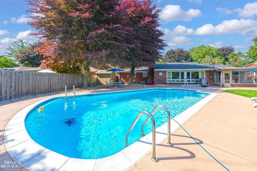 Grosse Pointe Woods, MI 48236,528 Hidden Lane