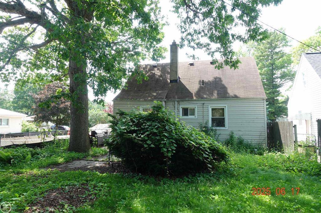 Hazel Park, MI 48030,23384 Vassar Avenue