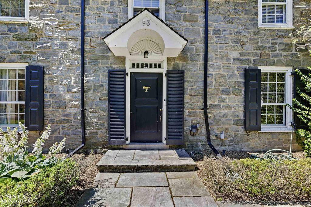 Grosse Pointe Farms, MI 48236,93 Merriweather Road