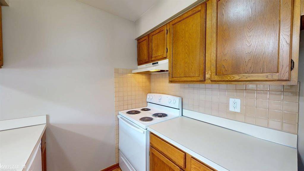 Clinton Twp, MI 48036,24104 Avon Lane