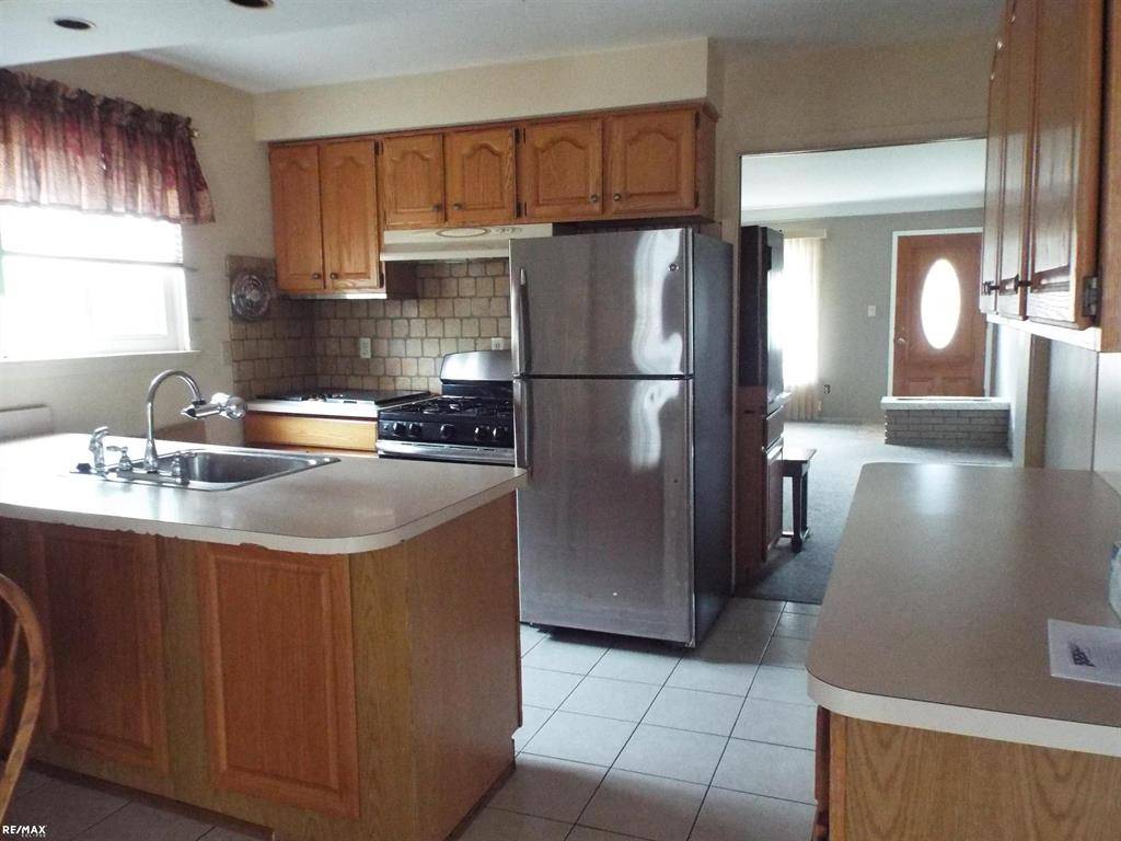 St. Clair Shores, MI 48081,28001 Elba