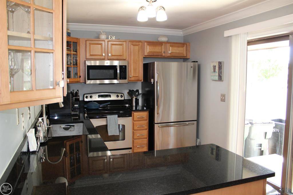 Troy, MI 48083,2671 Roundtree Drive #4