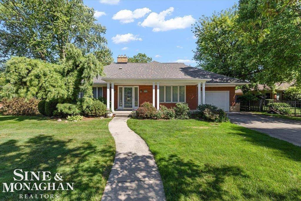 Grosse Pointe Woods, MI 48236,1221 N Renaud Road
