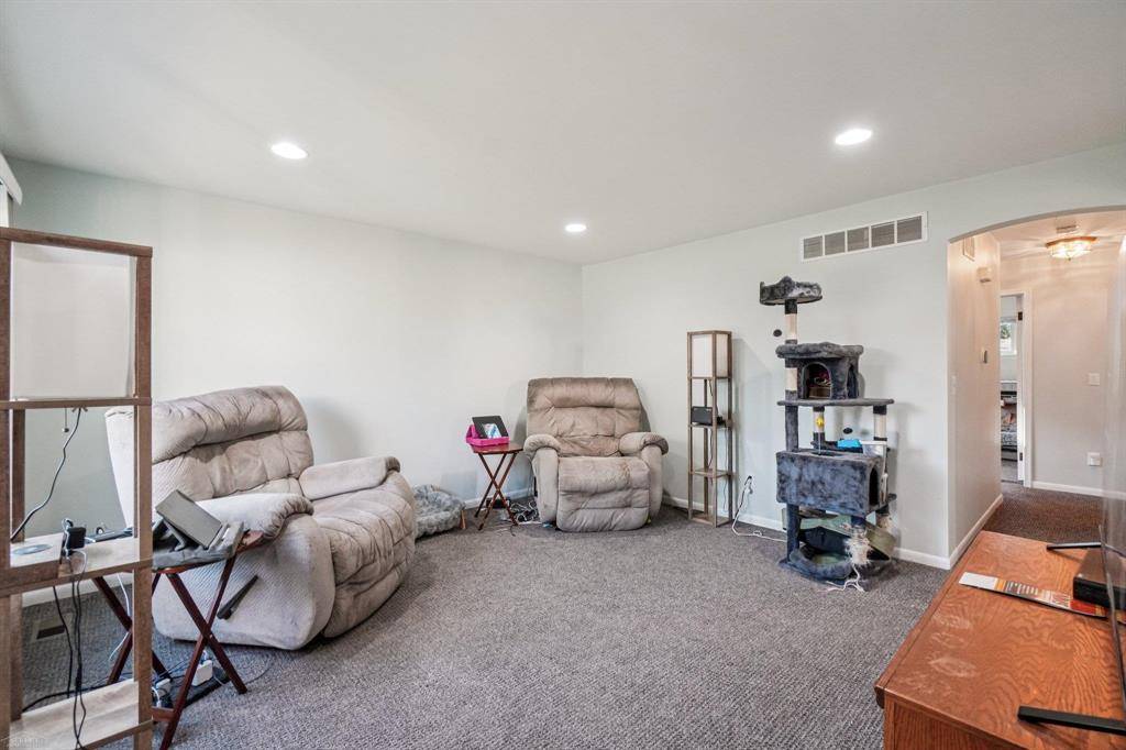 St. Clair Shores, MI 48082,22451 Lake Drive