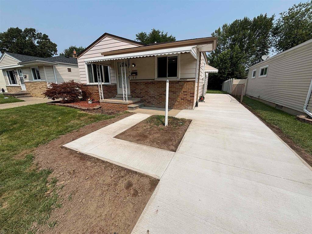 St. Clair Shores, MI 48082,22451 Lake Drive