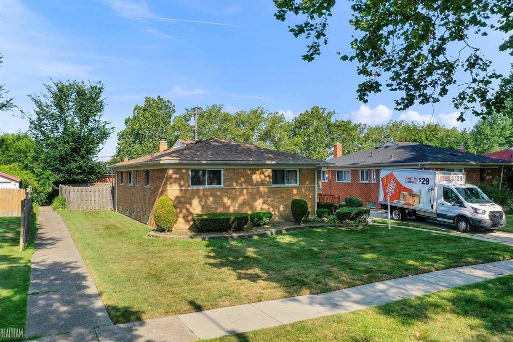 Oak Park, MI 48237,21863 Avon Road