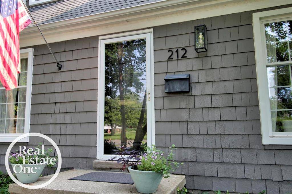 Grosse Pointe Farms, MI 48236,212 Moross Road