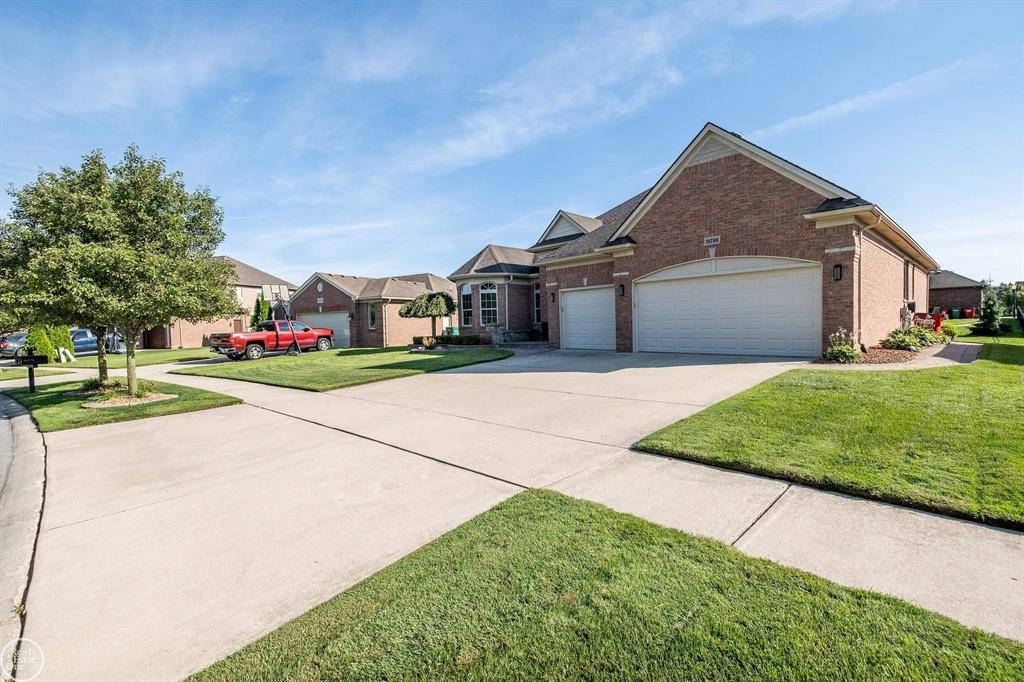Macomb Twp, MI 48042,18298 Tiger Drive
