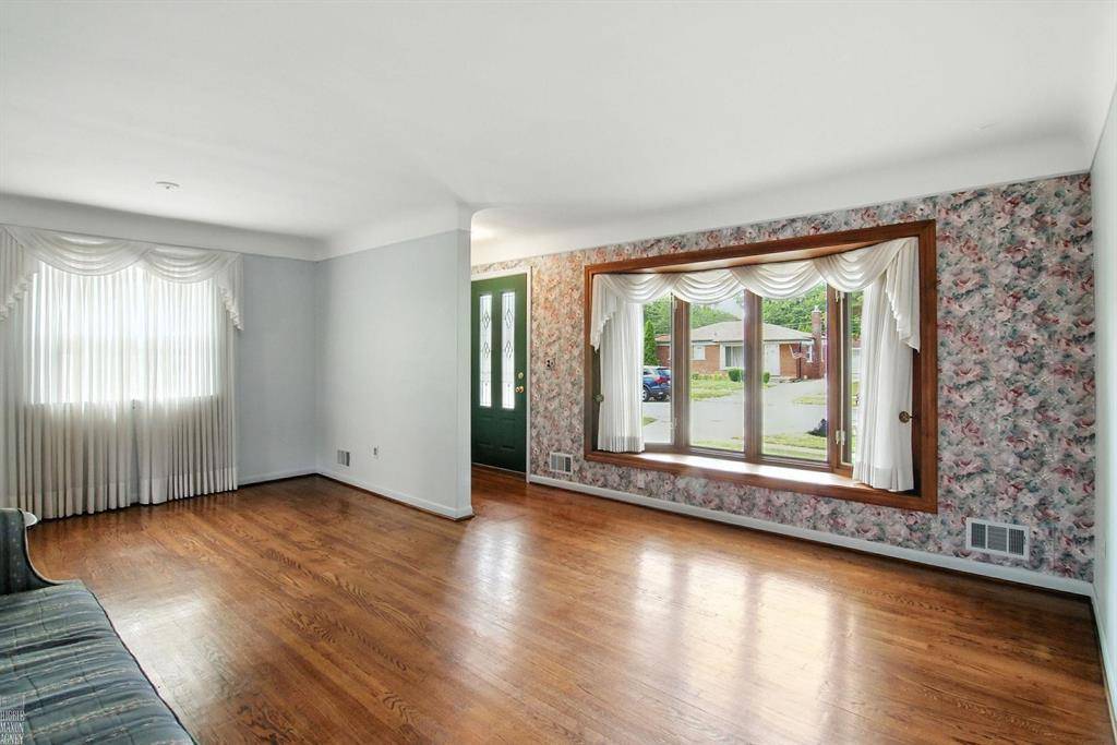 St. Clair Shores, MI 48080,24616 Star Valley Road