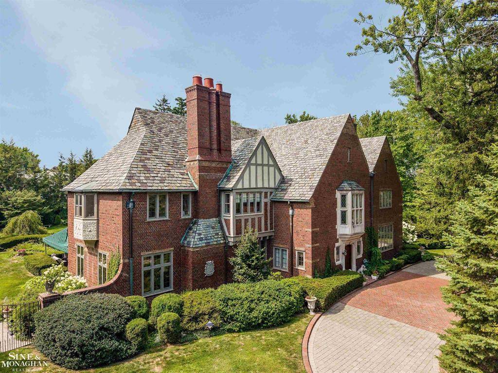 Grosse Pointe Farms, MI 48236,257 Ridge Road