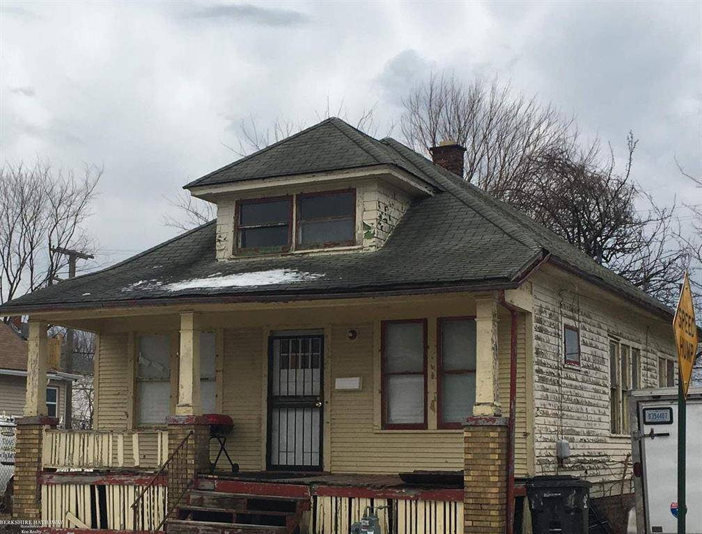 Detroit, MI 48213,7358 Roland Street