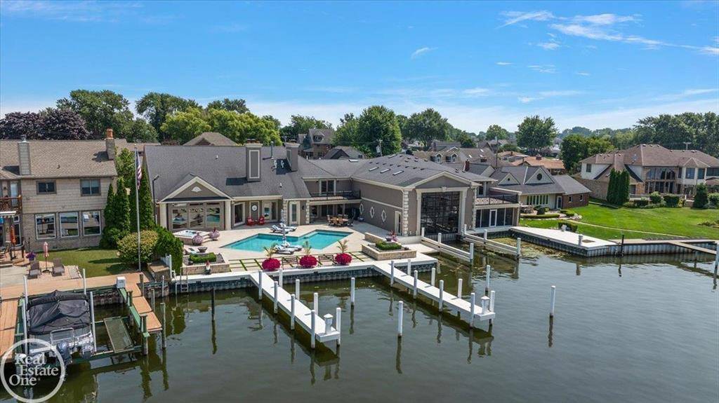 Harrison Twp, MI 48045,38371 Huron Pointe Drive