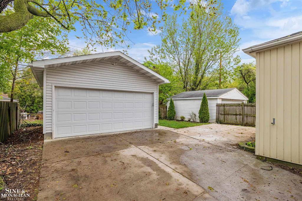 Grosse Pointe Woods, MI 48236,1432 Vernier Drive