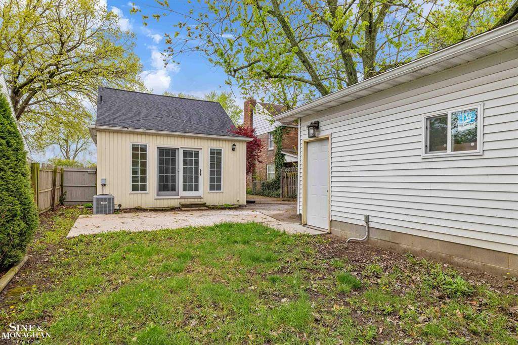 Grosse Pointe Woods, MI 48236,1432 Vernier Drive
