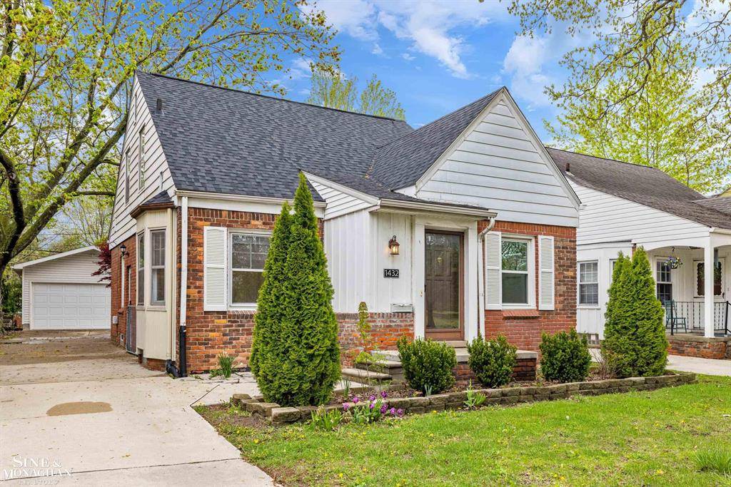Grosse Pointe Woods, MI 48236,1432 Vernier Drive