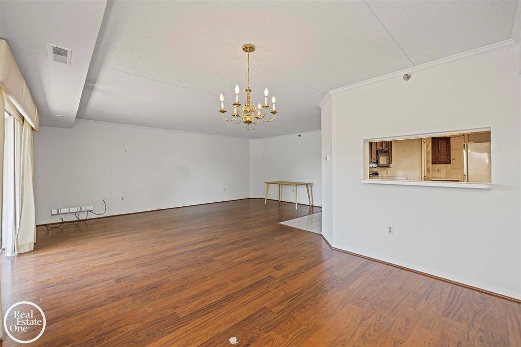 St. Clair Shores, MI 48082,3210 Country Club Drive #16