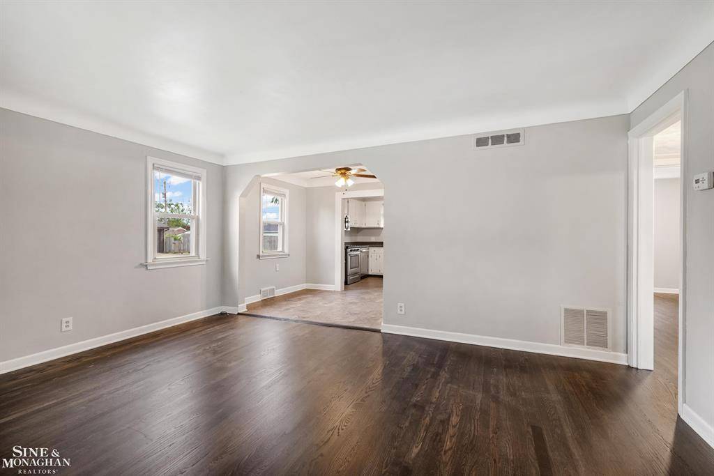 St. Clair Shores, MI 48081,28028 Gladstone Street