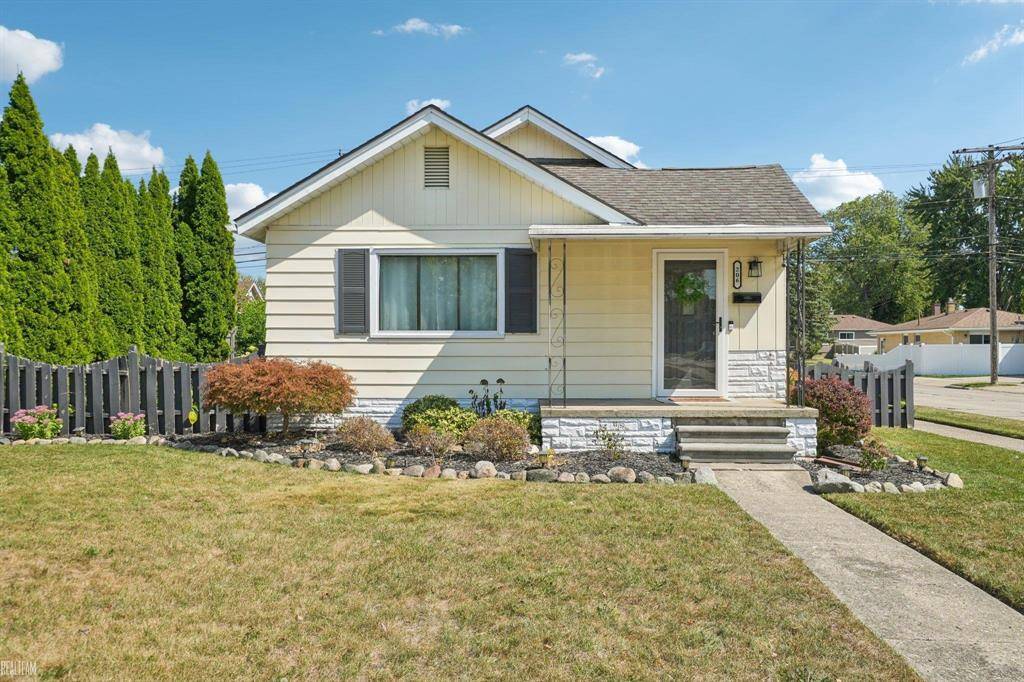 Clawson, MI 48017,206 Kinross Avenue