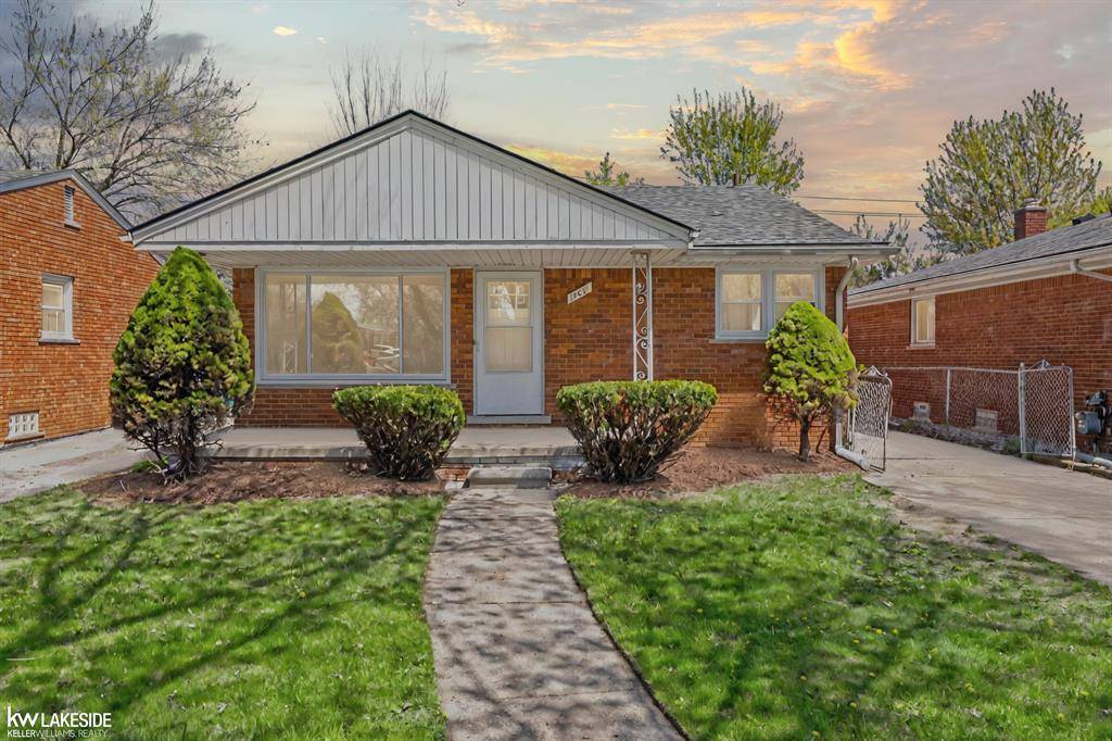 Harper Woods, MI 48225,19637 Country Club Drive