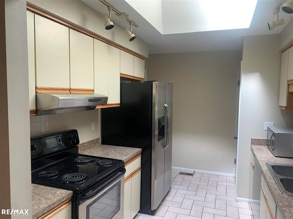 Shelby Twp, MI 48315,15075 Sebastian Court