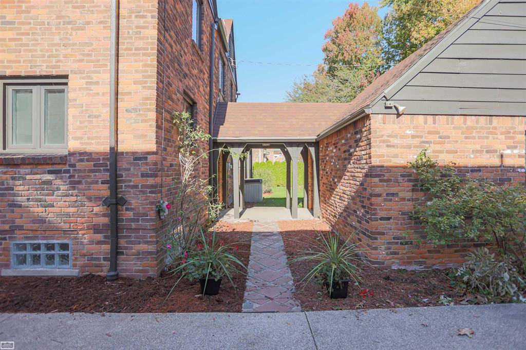 Grosse Pointe Park, MI 48230,854 Grand Marais Street