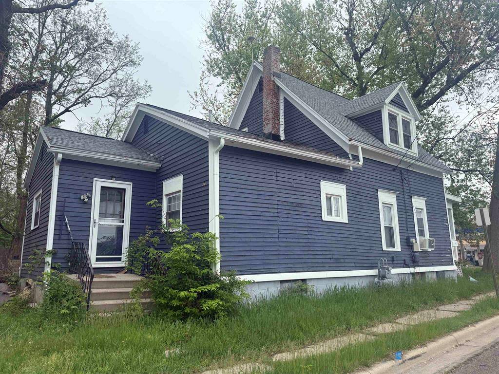 Adrian, MI 49221,598 S Main Street