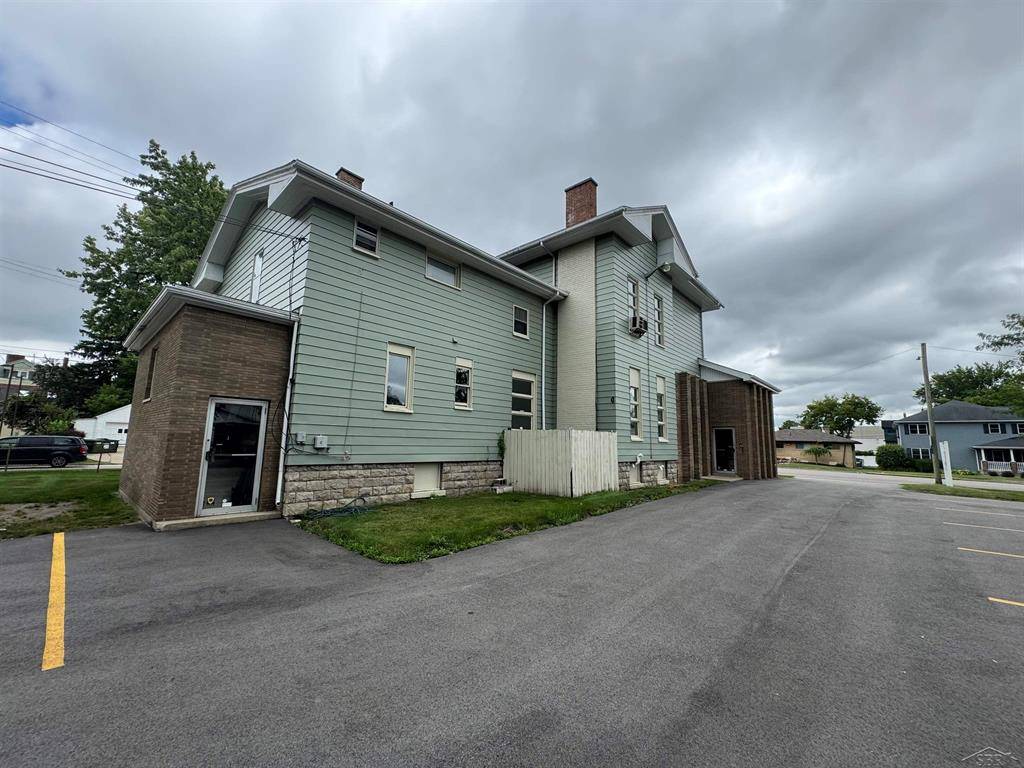Saginaw, MI 48602,827 N Michigan Avenue