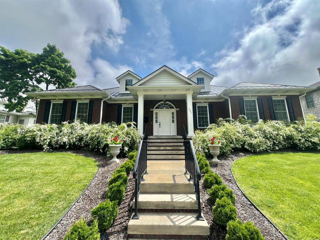 Hillsdale, MI 49242,221 N Manning Street
