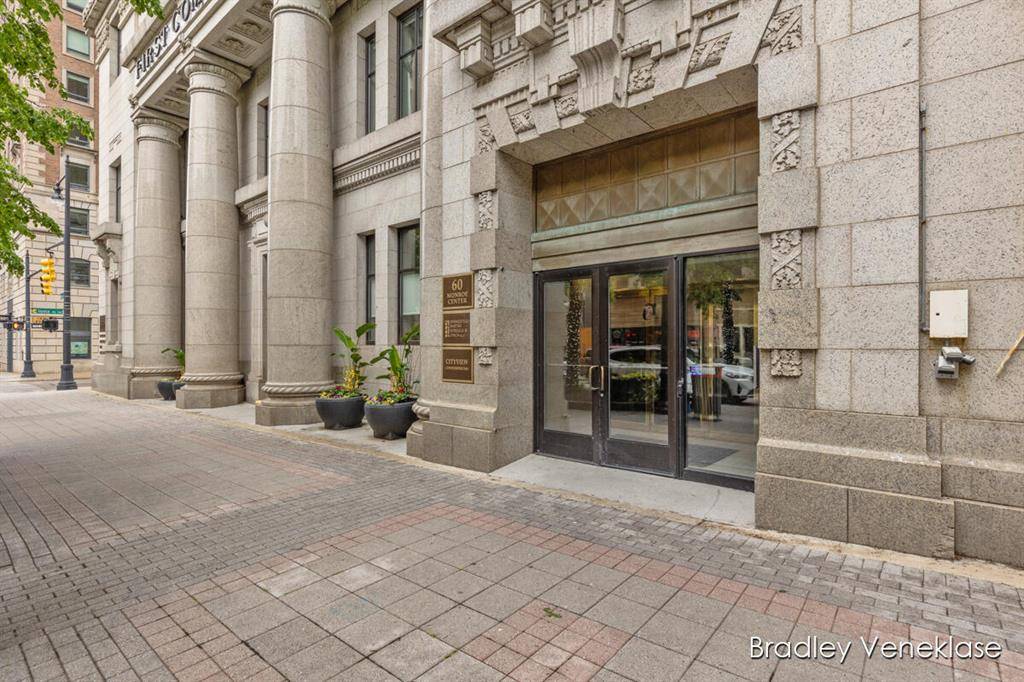 Grand Rapids, MI 49503,60 Monroe Center Street NW 8D