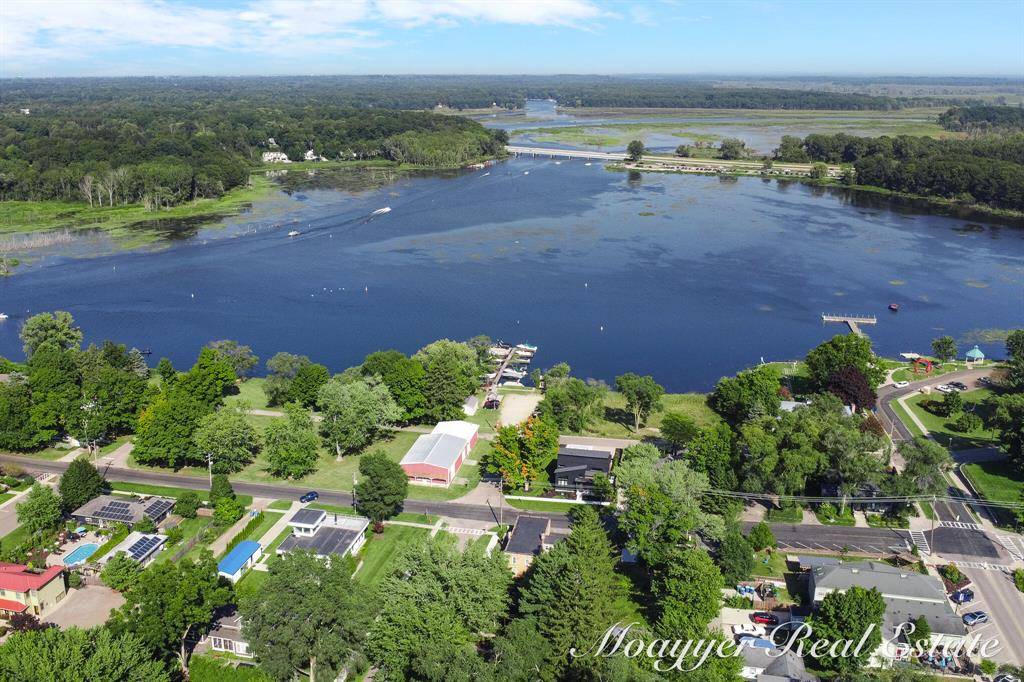 Douglas Vllg, MI 49406,15 E Wall Street