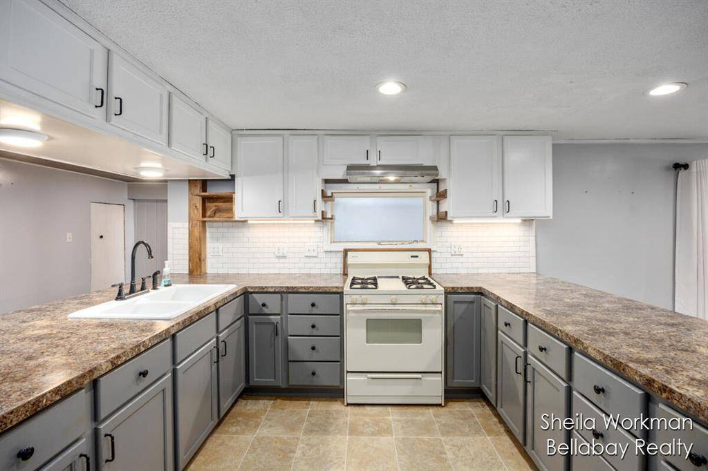 Carlton Twp, MI 49058,2108 Leach Lake Lane