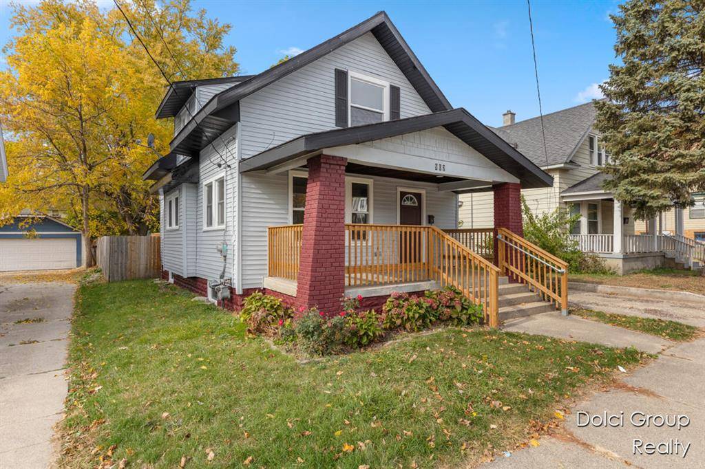 Grand Rapids Twp, MI 49503,907 College Avenue NE
