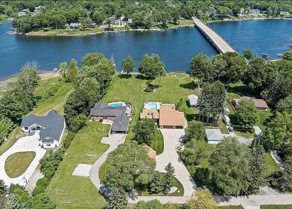 Norton Shores, MI 49441,840 Mona Lane