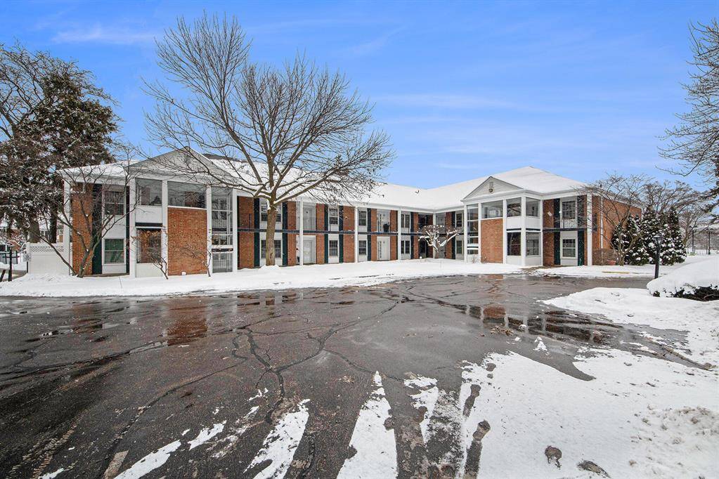 East Grand Rapids, MI 49506,2311 Wealthy Street SE 4