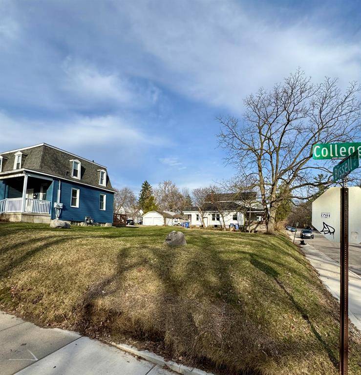 Grand Rapids, MI 49503,746 College Avenue NE