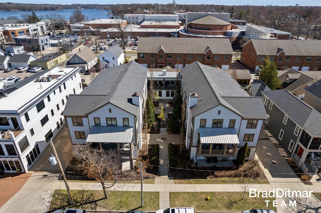 East Grand Rapids, MI 49506,702 Croswell Avenue SE 9