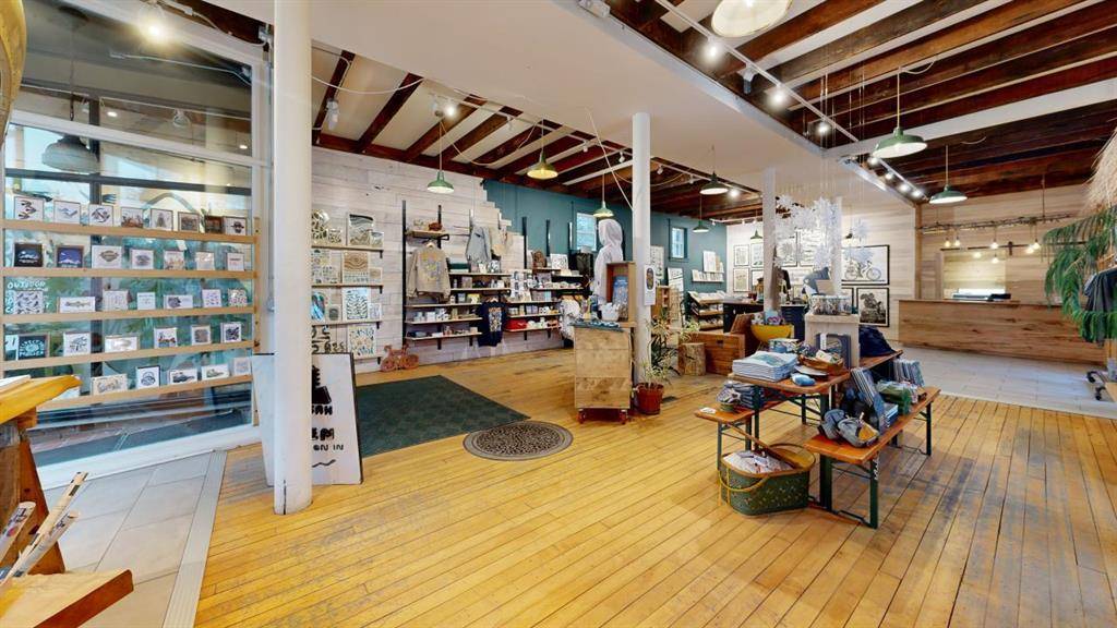 East Grand Rapids, MI 49503,738 Wealthy Street SE