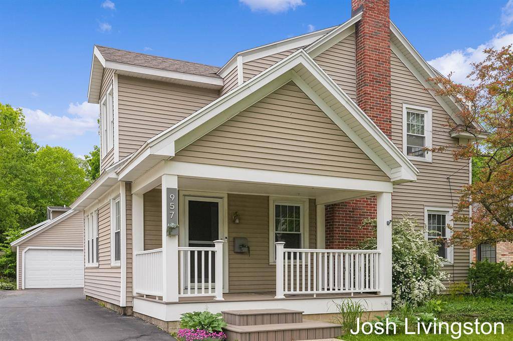 East Grand Rapids, MI 49506,957 Breton Road SE