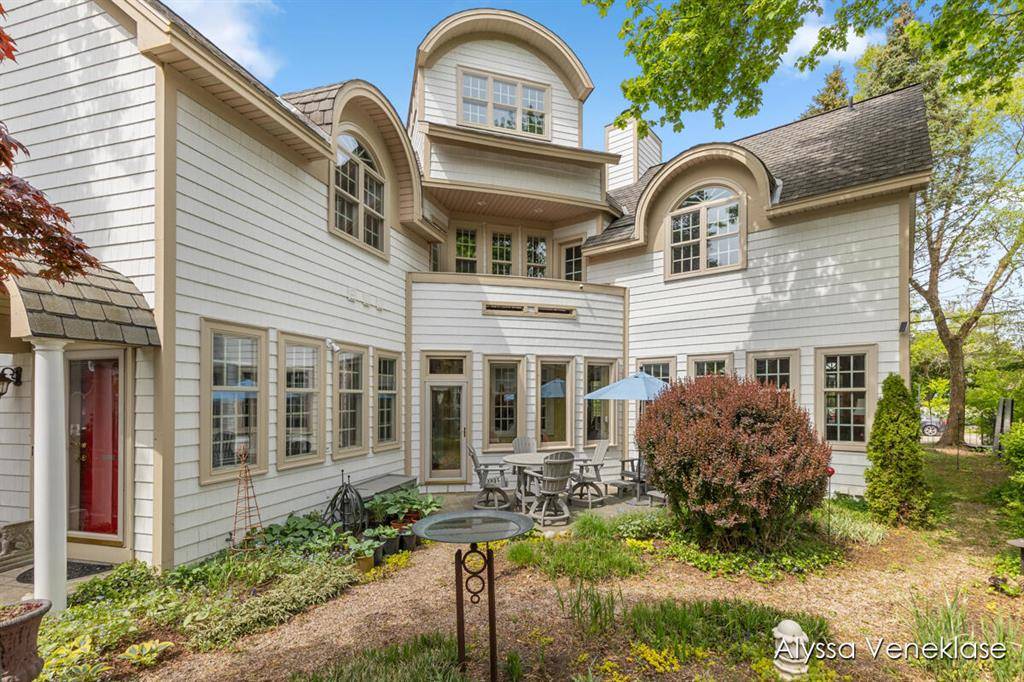 South Haven Twp, MI 49090,404 N Shore Drive
