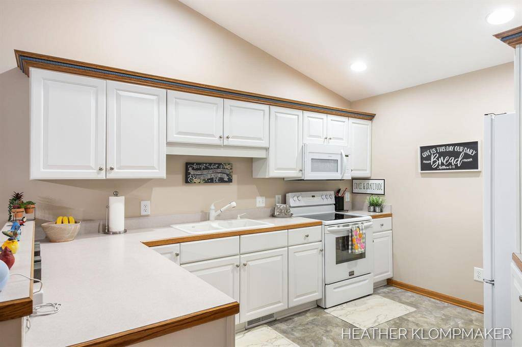 Zeeland Twp, MI 49464,8878 N Peninsula Court 16