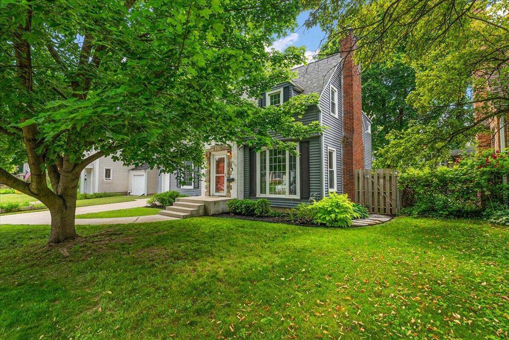 East Grand Rapids, MI 49506,1115 Keneberry Way SE