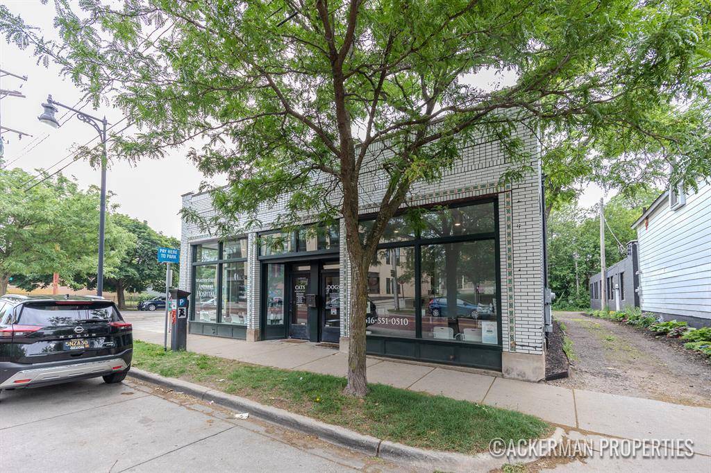 Grand Rapids, MI 49506,1052 Wealthy Street SE