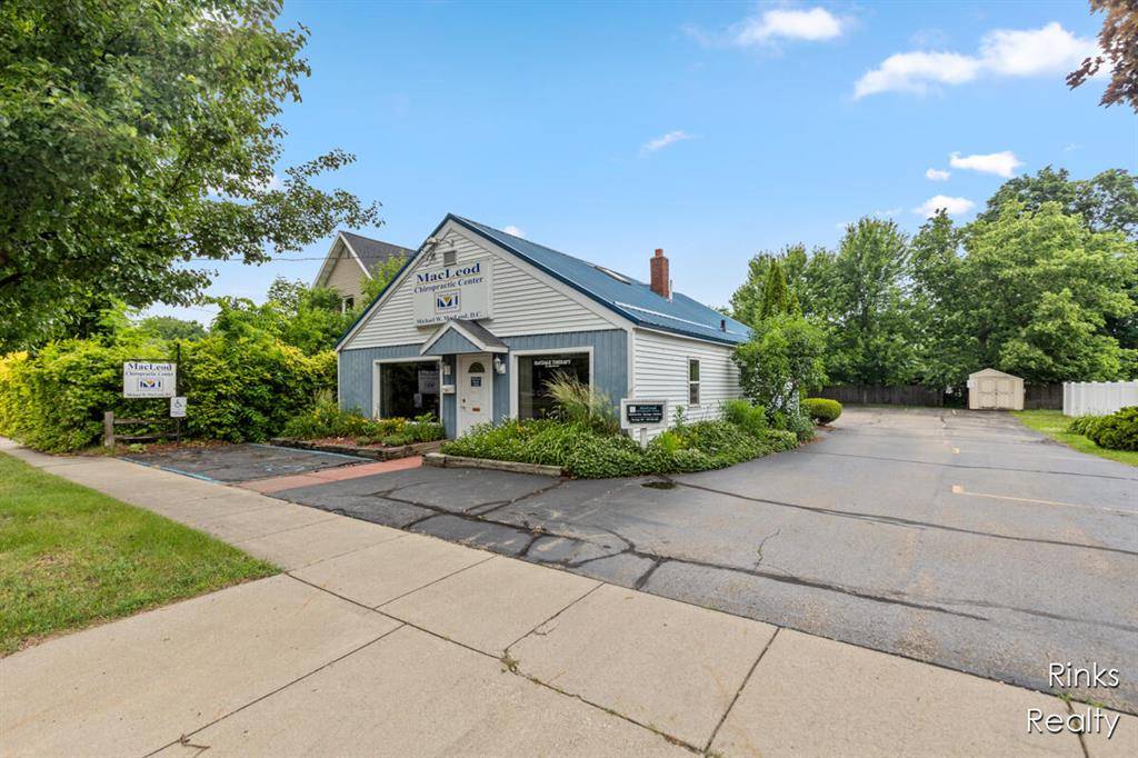 Hastings, MI 49058,327 W Apple Street