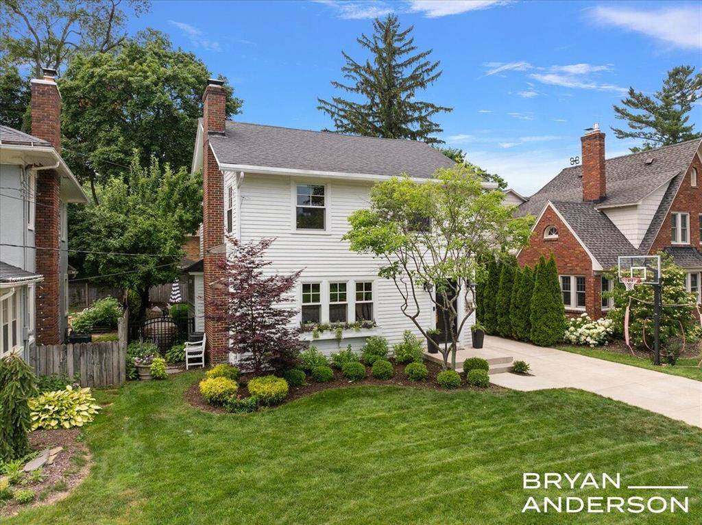 East Grand Rapids, MI 49506,939 Lakeside Drive SE