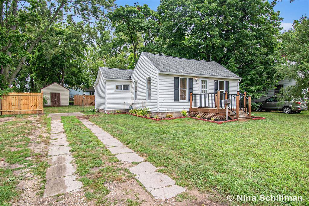 Fremont, MI 49412,17 E Oak Street